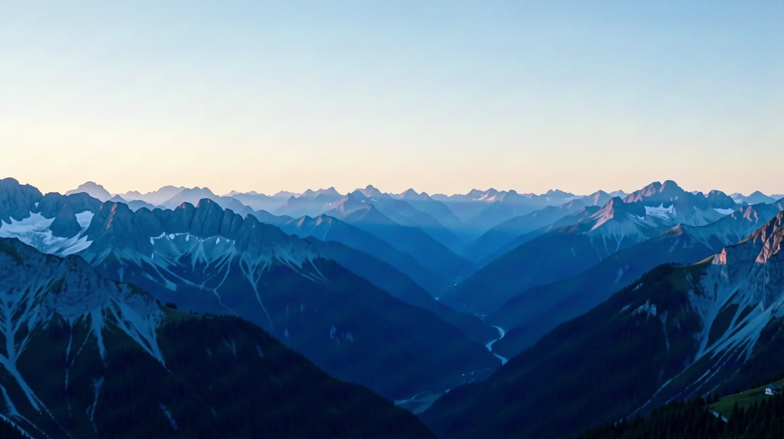 Schweizer Bergwelt bei Dämmerung